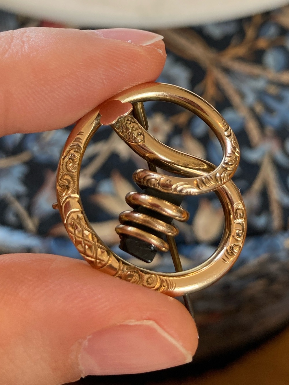 Antique Victorian Love Knot Mourning Brooch w/Onxy or Jet - Picture 6 of 12